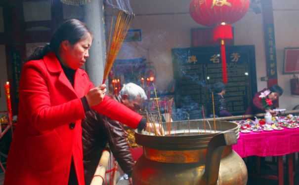 黄道吉日查询表帮你选出给家人祈福的吉日